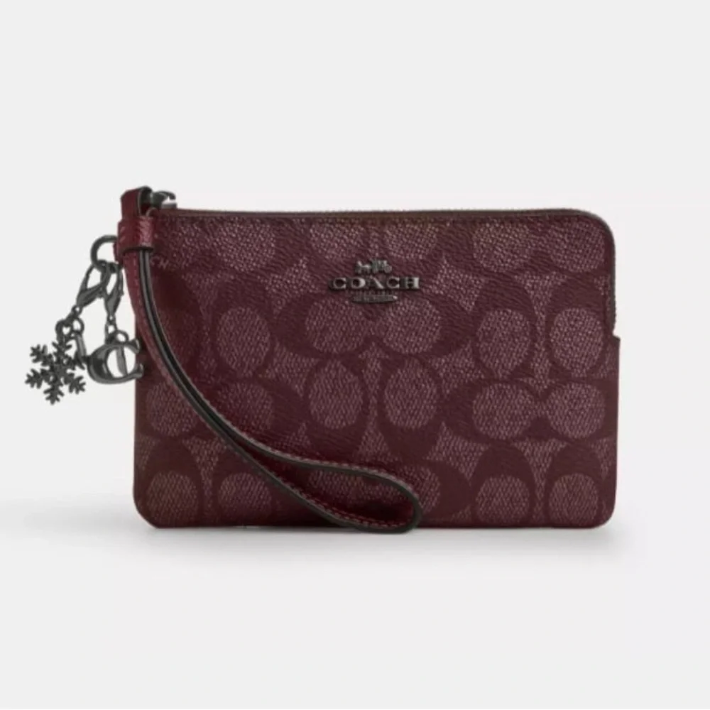 COACH Boxed Corner Zip Wristlet in Signature Canvas with Charms NWT